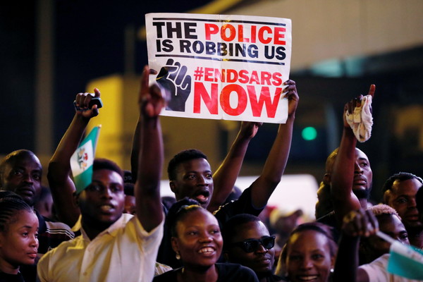 ▲▼奈及利亞爆發大規模示威，反對警察執法不當，甚至朝民眾開火造成傷亡。（圖／路透）