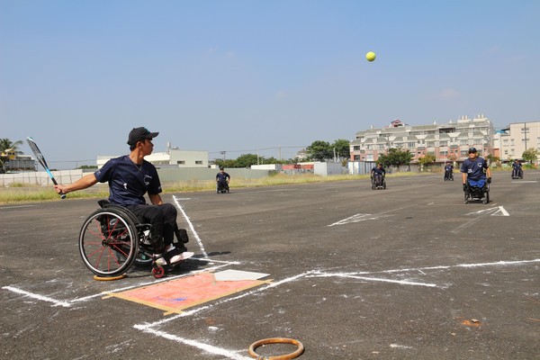 ▲高雄輪椅夢公園首次舉辦身障壘球交流賽。（圖／官方提供）