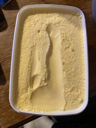 ▲▼男性生殖器形狀的冰淇淋。（圖／翻攝自推特 /＠CalumAM）