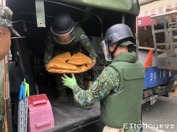 ▲雲林縣斗南鎮民宅倉庫發現砲彈為殘體、沒有火藥所以不會爆炸，無殺傷力。（圖／記者蔡佩旻攝）