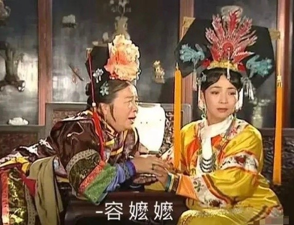 ▲84歲容嬤嬤逛菜市場被偶遇！　「背包是名牌」網驚：好潮。（圖／翻攝自微博）