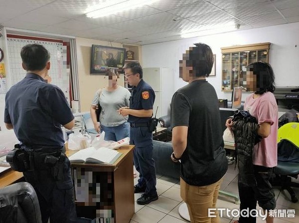 ▲屏東警分局民族派出所警員陳漢霖、楊正誠聯絡黃女家人將她帶回             。（圖／記者陳崑福翻攝）