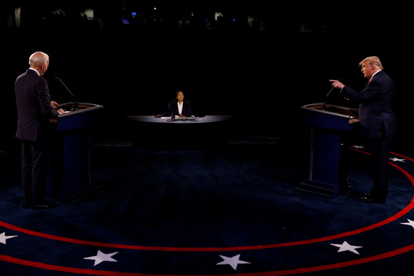 ▲▼川普和拜登在最終場的總統競選辯論。（圖／路透）