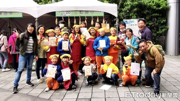 ▲新北三和國小「小農夫市集」秀食力 推廣在地食農健康好生活。（圖／新北市三和國小提供）