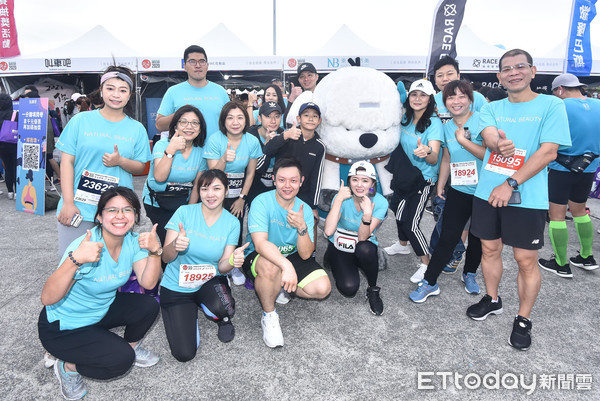 ▲▼長榮路跑,東森購物電銷事業部執行長紀坤傑帶領業務團隊一齊參與。（圖／記者李毓康攝）