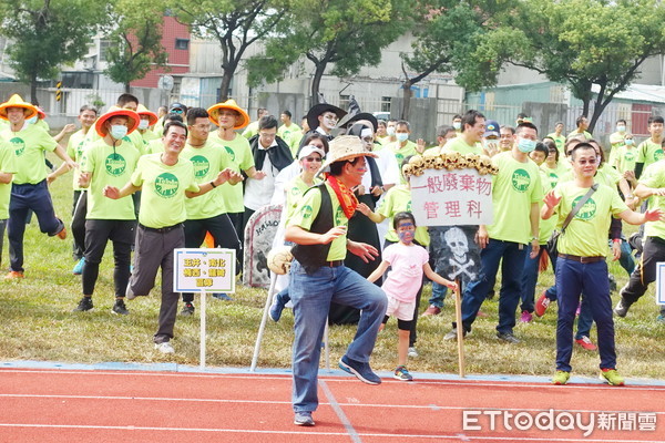 ▲台南市環保局舉辦「2020年績優隊員表揚暨創意趣味競賽」，感謝清潔隊員，竭心盡力維護環境。（圖／記者林悅翻攝，下同）