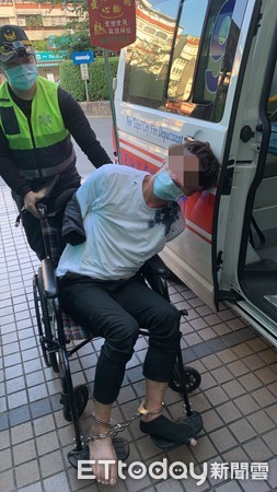 ▲▼施姓男子吞毒滅證遭警制止逮捕             。（圖／記者陳以昇翻攝）