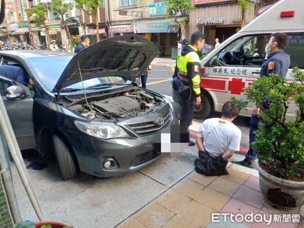 ▲▼施姓男子吞毒滅證遭警制止逮捕             。（圖／記者陳以昇翻攝）