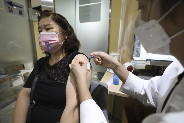 ▲▼南韓接種流感疫苗後死亡案例26日已累計59人。（圖／達志影像／美聯社）