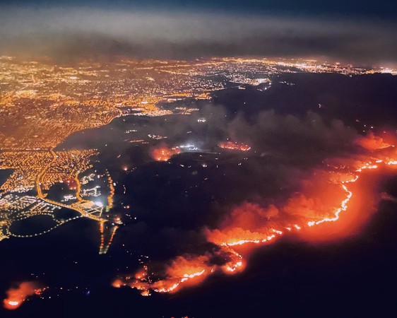 ▲▼加州爾灣「銀礦大火」（Silverado Fire）。（圖／翻攝自推特／@abc7chriscristi）