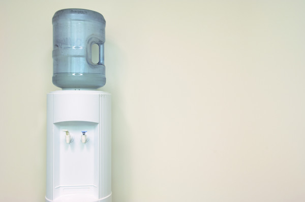▲飲水機,桶裝水,飲用水,茶水間,辦公室。（圖／CFP）