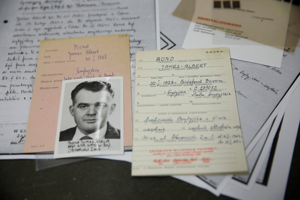▲波蘭冷戰時期的資料庫中發現詹姆士龐德「James Bond」。（圖／路透社）