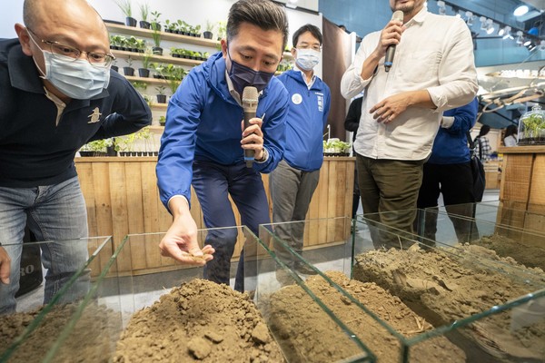 ▲新竹市長林智堅邀請大家走進菜市場「買菜兼看展」。（圖／新竹市政府提供）