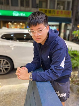 ▲▼袁惟仁兒子袁義。（圖／取自袁義臉書）