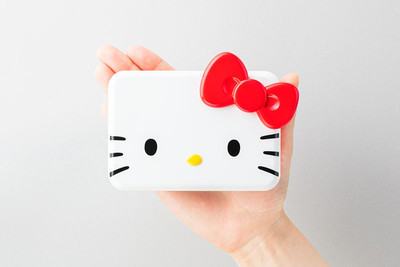 Hello Kitty迷你相印機一手就能拿　隨附超萌收納包還能當零錢包