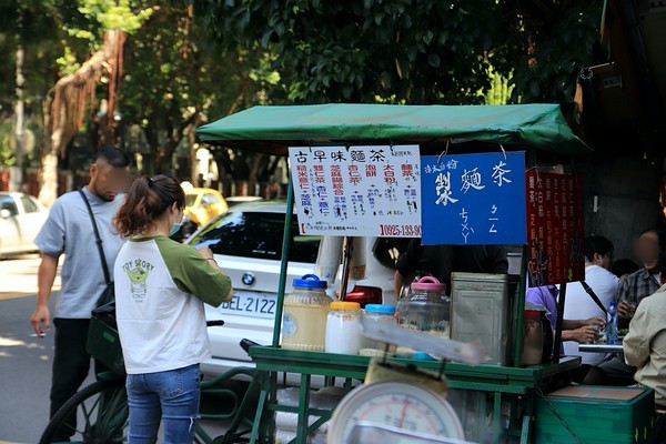 ▲▼許仔豬腳麵線。（圖／享受生活不無聊。規小孫提供）