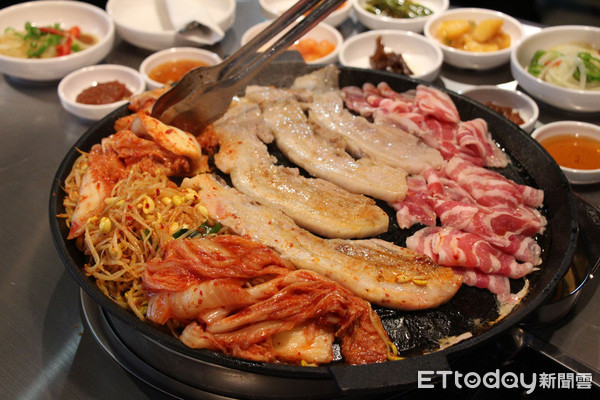 ▲全台首家24小時營業韓式燒肉店Honey Pig 。（圖／記者黃士原攝）