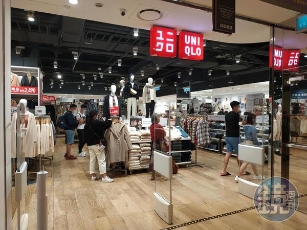 離職員工控訴Uniqlo資遣員工無量化標準。（圖中人、店家與新聞內容無關）