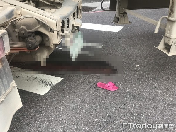 ▲▼台中西屯區一輛砂石車與腳踏車發生車禍。（圖／記者白珈陽攝）