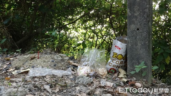 ▲▼長榮女大生遭擄殺，招魂現場放有她生前喜歡的零食。（圖／記者吳奕靖攝）