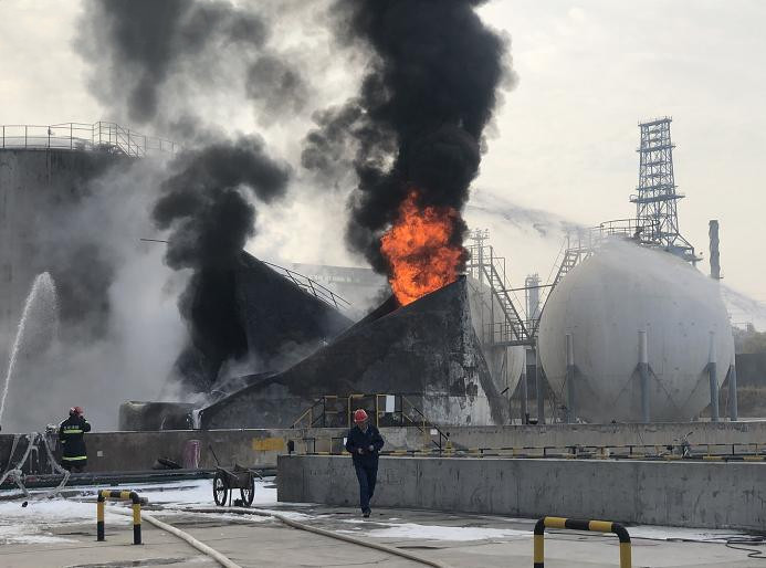 ▲▼甘肅一間化工廠發生爆炸起火。（圖／翻攝自央視）
