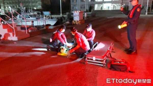 ▲釣客墜海，不幸宣告不治。（圖／地方中心翻攝）