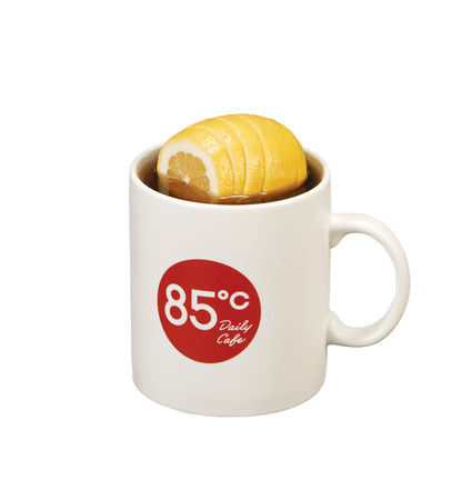 ▲1分鐘賣3杯，85度C一顆檸檬系列飲料首度推冬季限定款。（圖／記者游瓊華攝）