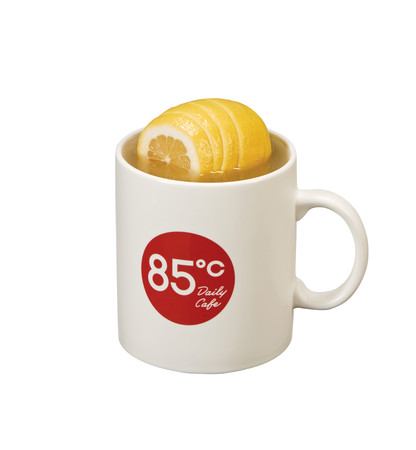 ▲1分鐘賣3杯，85度C一顆檸檬系列飲料首度推冬季限定款。（圖／記者游瓊華攝）