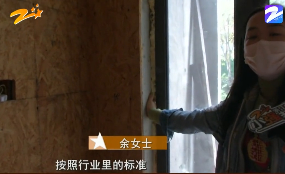 ▲▼別墅門縫。（圖／翻攝《小強熱線》）