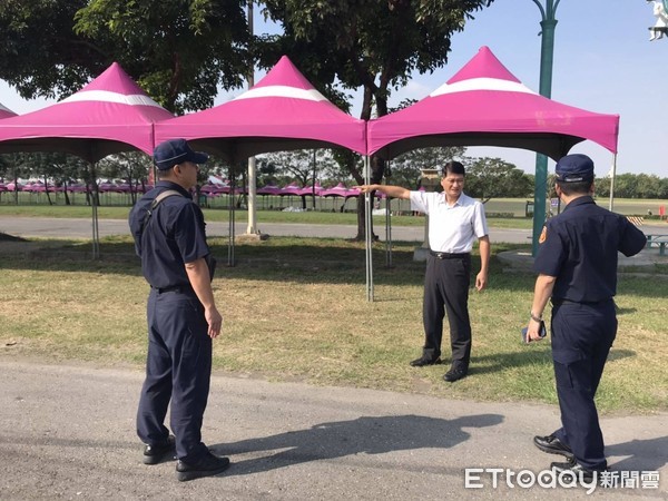 ▲屏東警分局員警到河濱公園勘察，規畫交通疏導動線            。（圖／記者陳崑福翻攝）