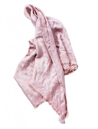 LOUIS VUITTON　圍巾／約12,000元（攝影／莊立人）