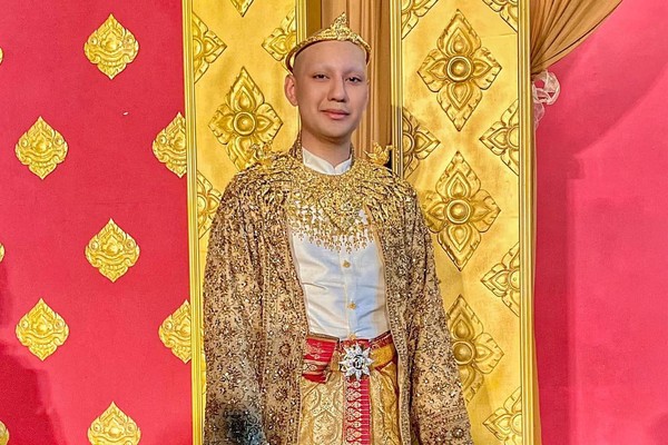 ▲吉吉皮波平時生活豪奢，很常到寺廟參拜。（圖／翻攝自吉吉皮波臉書，下同）