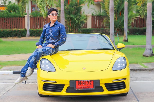 ▲吉吉皮波平時生活豪奢，很常到寺廟參拜。（圖／翻攝自吉吉皮波臉書，下同）