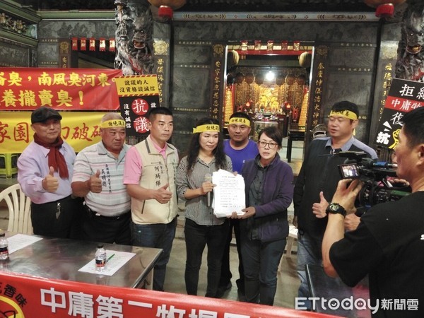 ▲彰化溪湖二林民眾堅決反對二林復養。（圖／記者唐詠絮翻攝）