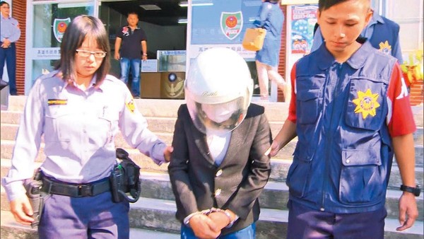 阮氏香（左）準備搭機逃回越南前一天，被警方逮捕。（東森新聞提供）