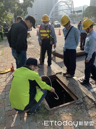 ▲▼高雄楠梓中油管線外洩。（圖／記者吳奕靖翻攝）