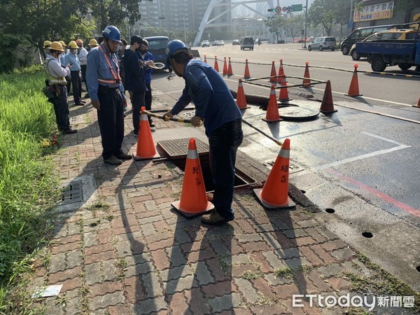 ▲▼高雄楠梓中油管線外洩。（圖／記者吳奕靖翻攝）