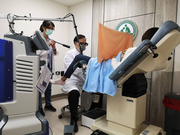 ▲陰道雷射手術可以改善更年期婦女問題。（圖／彰化基督教醫院提供）