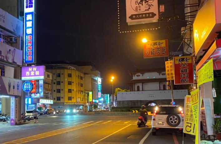 ▲▼快訊／台南機車碰撞超跑小牛　路人目擊大驚「我都替他涼了」。（圖／翻攝自地方社團／台南爆料公社）