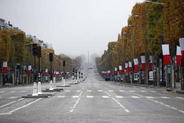 ▲▼法國巴黎香榭麗舍大道凱旋門前舉行第一次世界大戰停戰102周年紀念儀式。（圖／路透）
