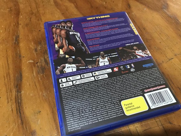 國外網友分享購入的《NBA 2K21》PS5實體版，包裝盒註明需要150GB空間。（翻攝自reddit）