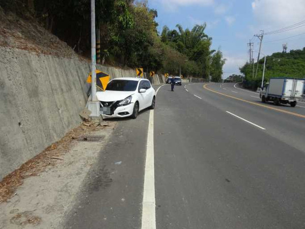 獨家／台南工人駕車自撞山壁不治　滿嘴檳榔疑「倒吊子」作怪