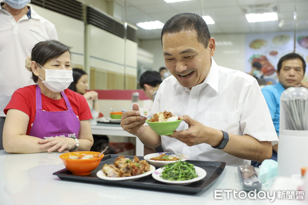 ▲新北市長侯友宜平時默默支持在地小店家。（圖／市府提供）