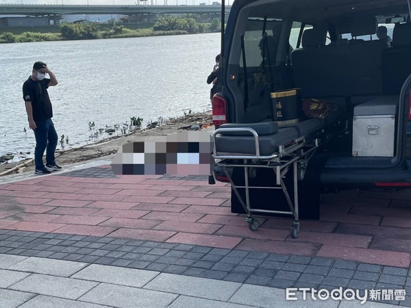 ▲浮屍。（圖／記者黃彥傑攝）