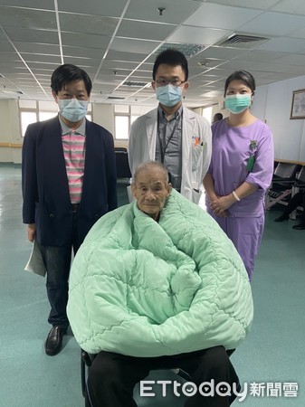 ▲▼ 排便障礙竟是大腸腫瘤造成，94歲老翁積極治療重獲新生            。（圖／記者翁伊森翻攝）