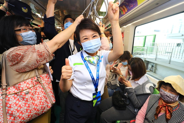 ▲台中市長盧秀燕視察捷運試營運。（圖／台中市政府提供）