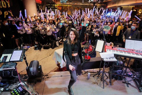 ▲▼袁詠琳在上海舉辦生日音樂會，一連演唱10多首歌，誠意滿滿。（圖／杰威爾音樂提供）
