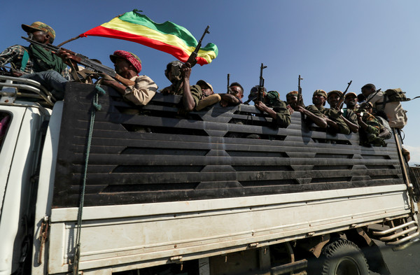 ▲▼衣索比亞阿姆哈拉地區民兵準備前往與提格雷叛軍交戰。（圖／路透）