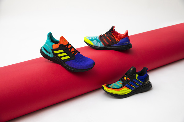 ▲adidas打造混血新作Ultraboost Legacy系列，汲取Ultraboost 1.0到4.0四代鞋款特色貫穿鞋身細節，混搭多層次色彩向經典致敬。（圖／品牌提供）