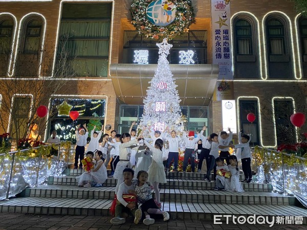 ▲環球幼兒園為家扶兒點亮心願樹。（圖／記者唐詠絮翻攝）